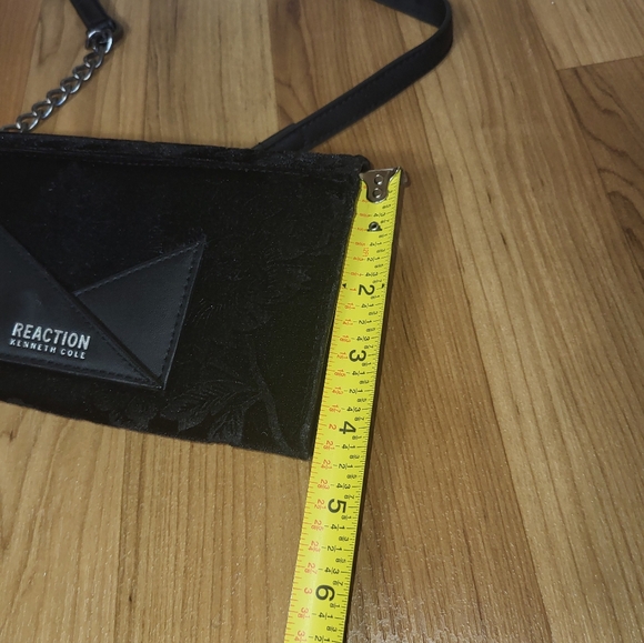 Kenneth Cole Reaction Small Slim Messenger Leather Crossbody Bag Black Gunmetal - Picture 9 of 10